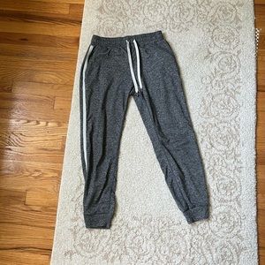Vuori performance joggers